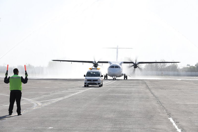 "Silk Avia" aviakompaniyasining uchinchi samolyoti Toshkentda kutib olindi
